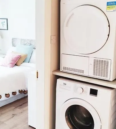 Apartment Butterfly - Entire Within 5km Of Galway